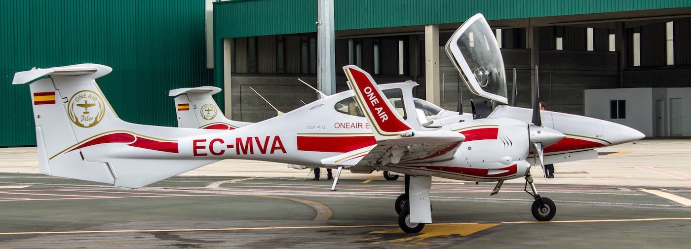 two one airs diamond da42 at malagas international airport