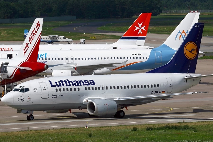 Aircraft from different airlines together