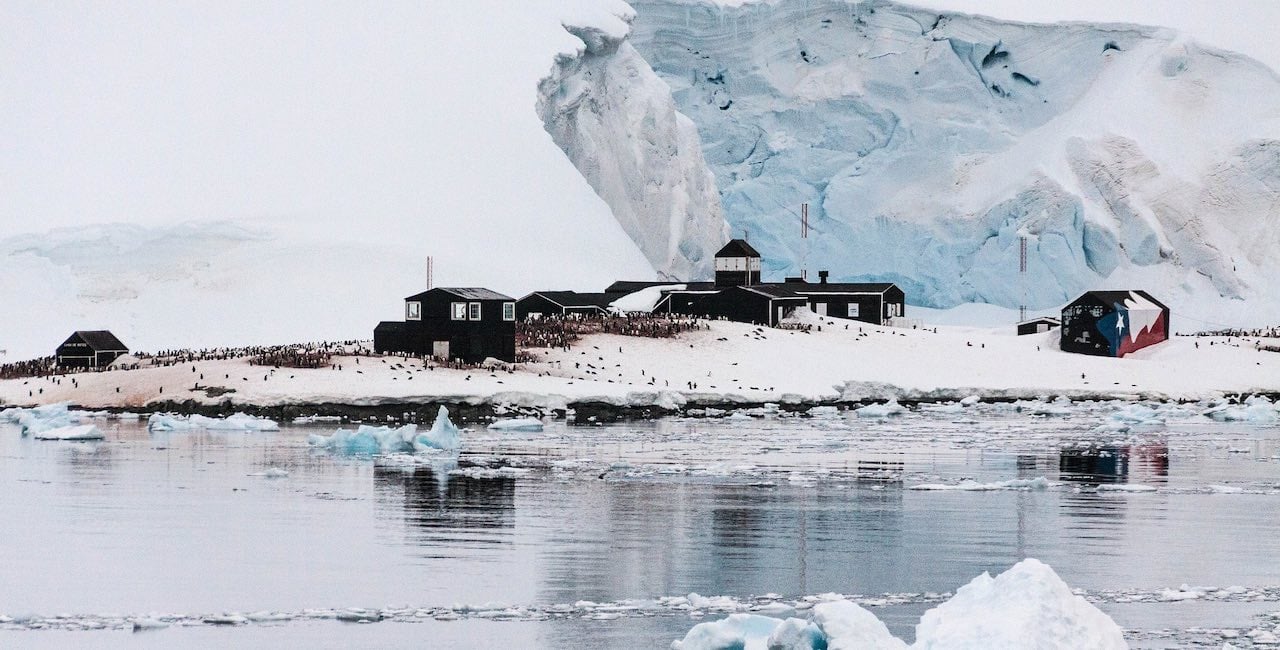 Boeing 787 lands at the Antarctic for the first time